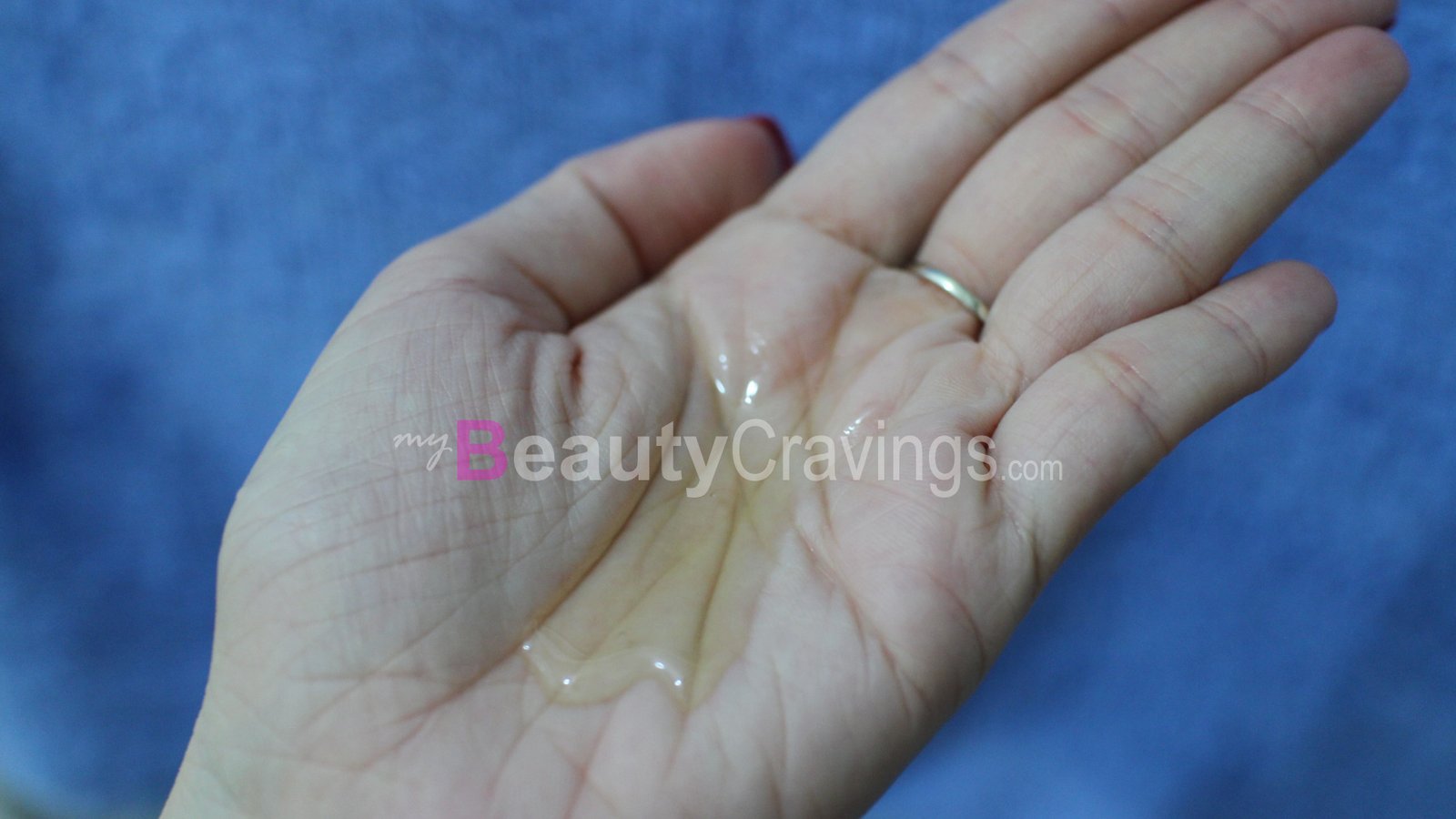 Serum on Palm (5 Body Acid peel)