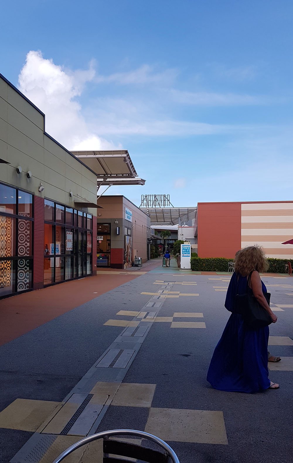 Okinawa Outlet Mall Ashibinaa