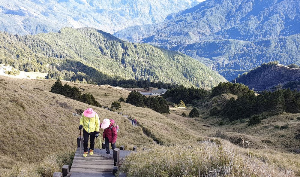 Hiking Hehuanshan East Peak