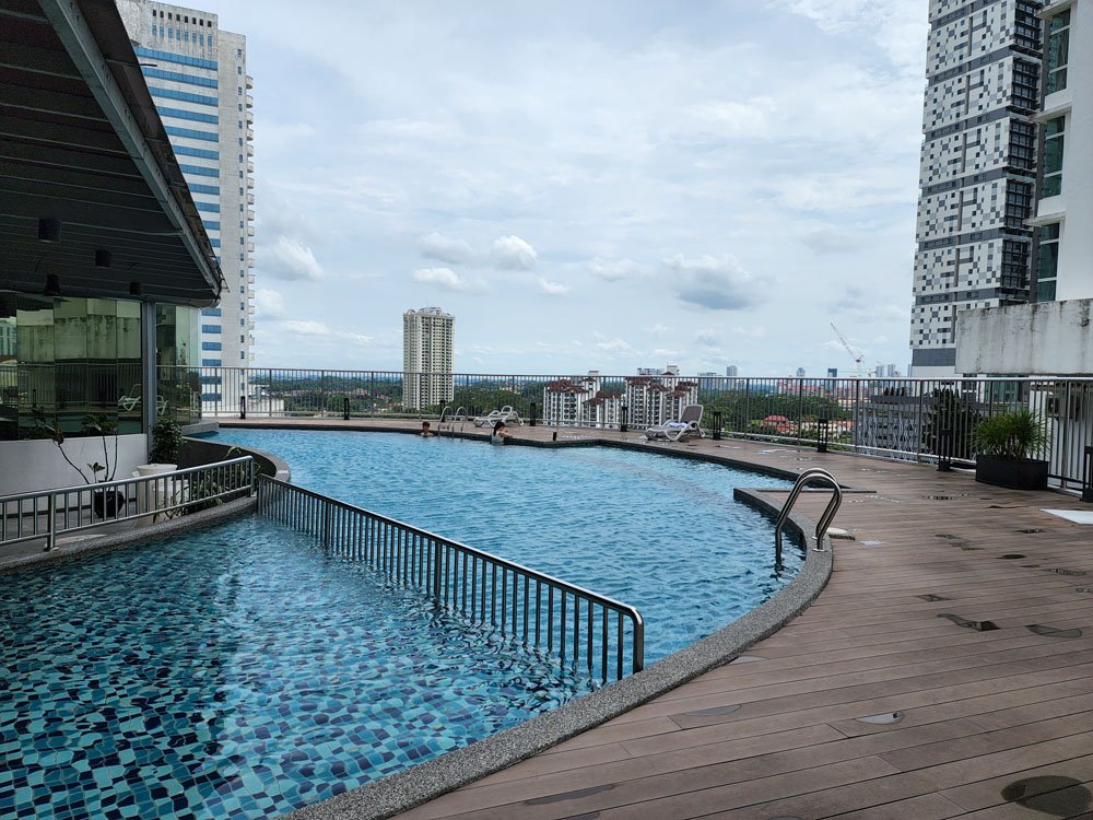 Trove Hotel JB Swimming Pool