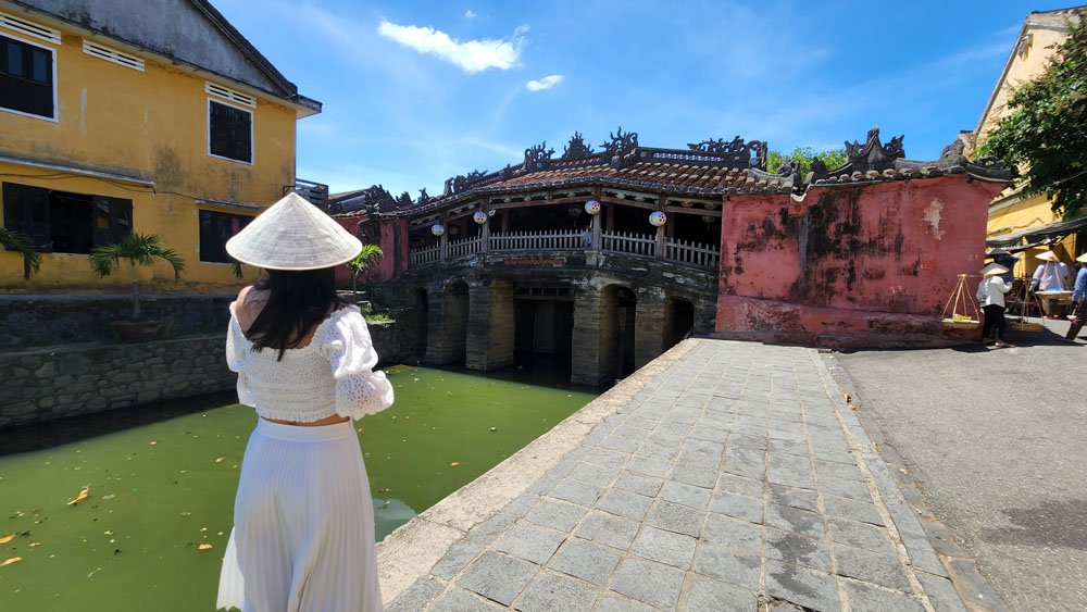 Cau Temple Bridge