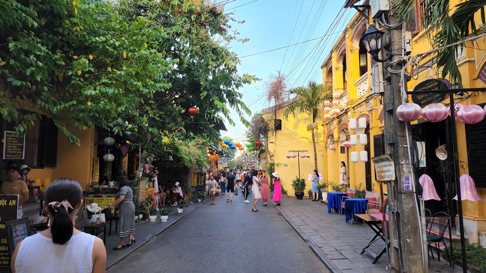 Girls in Hoi An 