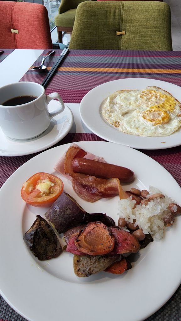 Le Sands hotel breakfast